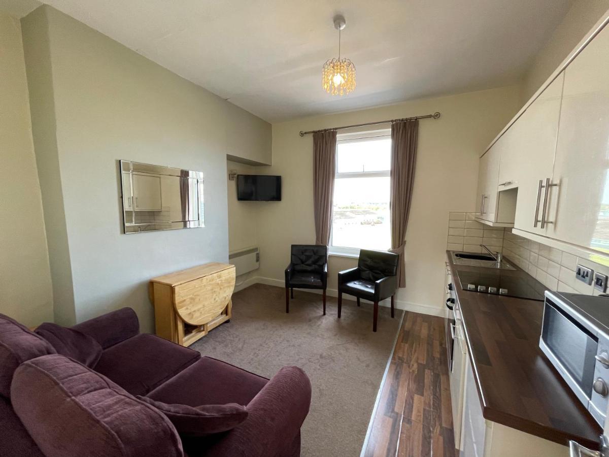 סקארבורו 45 The Square Holiday Apartments מראה חיצוני תמונה