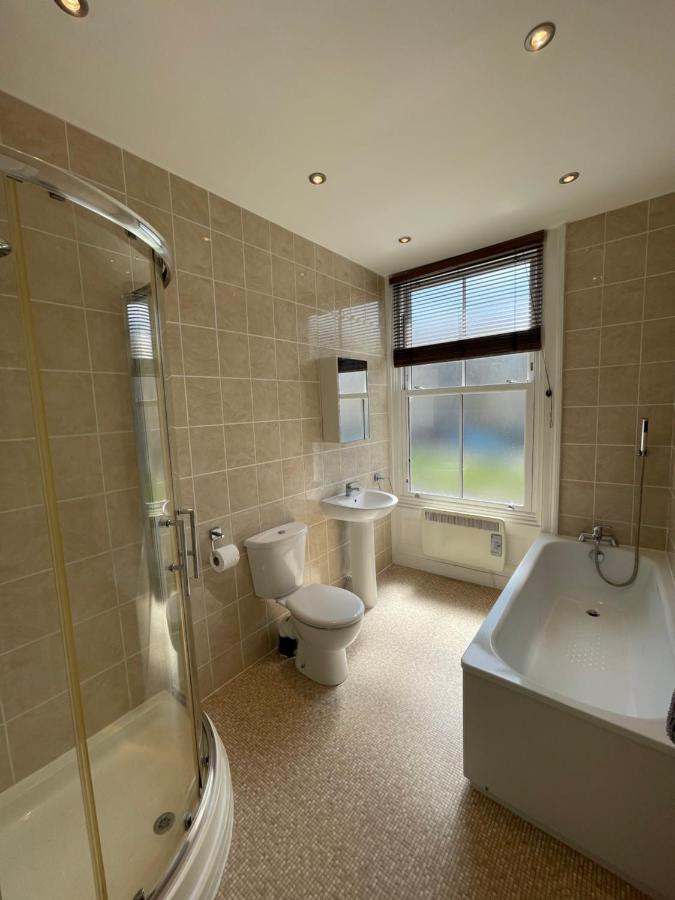 סקארבורו 45 The Square Holiday Apartments מראה חיצוני תמונה