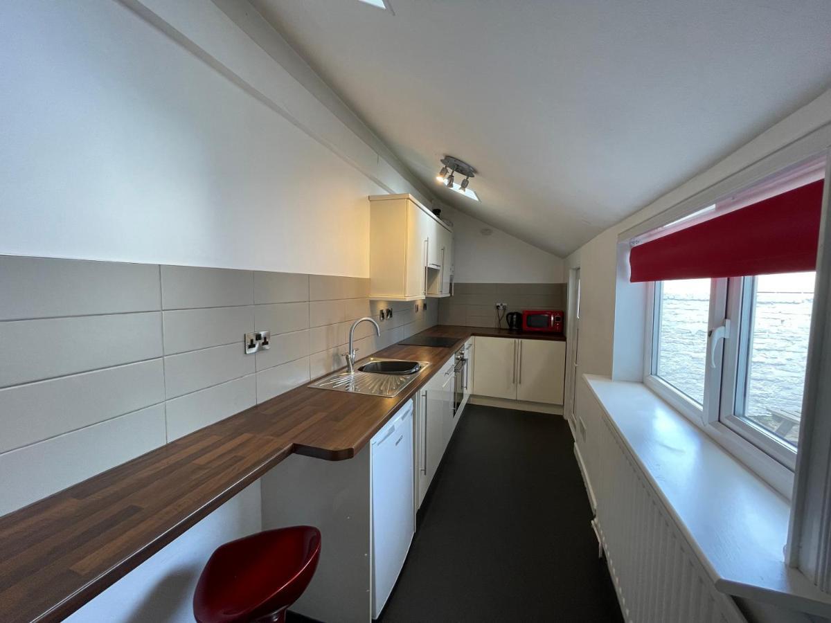 סקארבורו 45 The Square Holiday Apartments מראה חיצוני תמונה